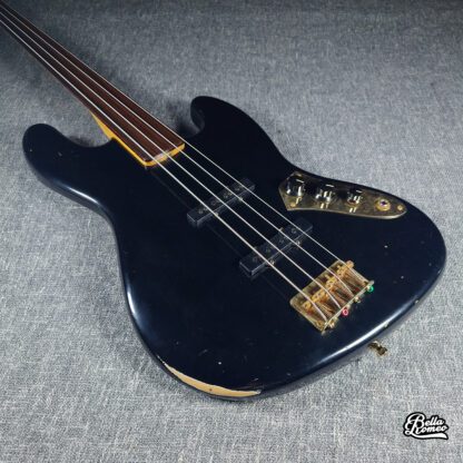 Fender Custom Shop 64 Jazz Bass Relic Fretless Black [Used] - Image 3
