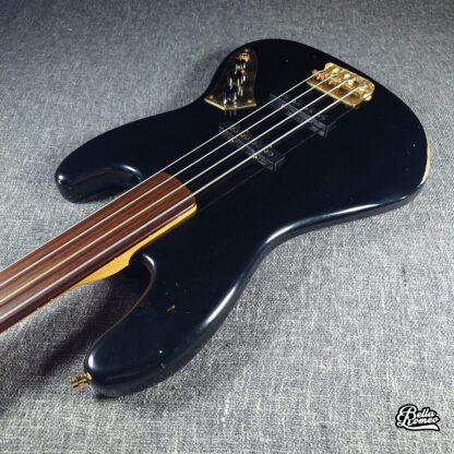 Fender Custom Shop 64 Jazz Bass Relic Fretless Black [Used] - Image 4
