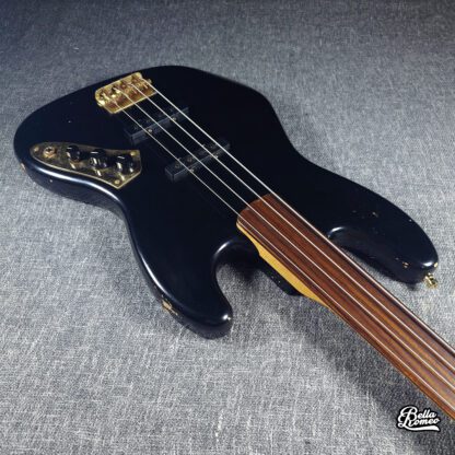 Fender Custom Shop 64 Jazz Bass Relic Fretless Black [Used] - Image 5